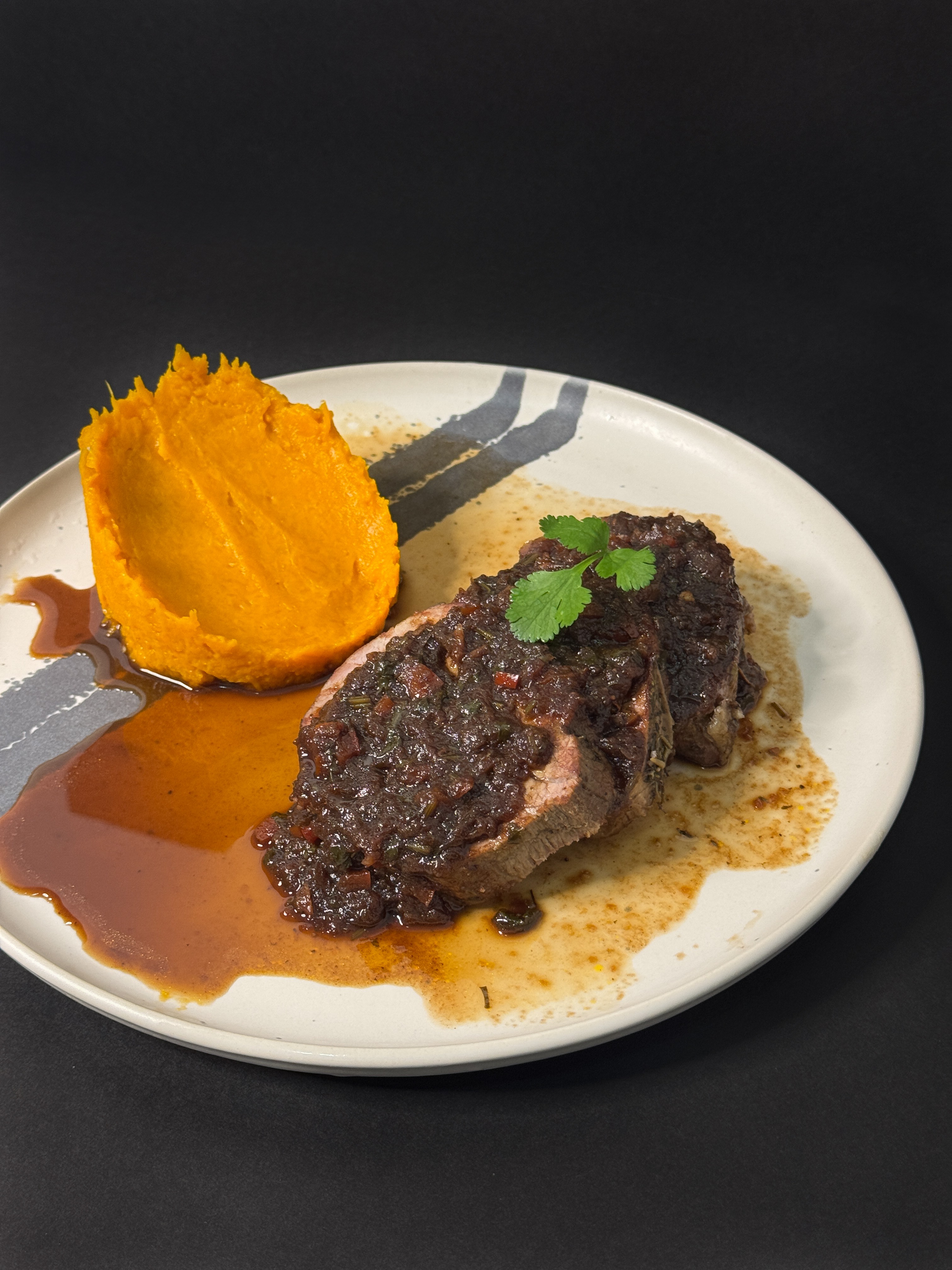 Carne en salsa negra